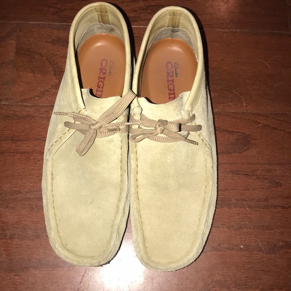 peach clarks wallabees